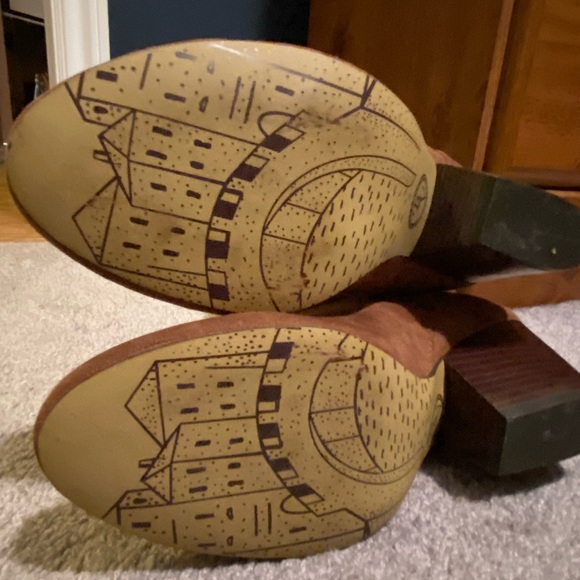 Brown suede knee high boots with buckle - Picture 3 of 3